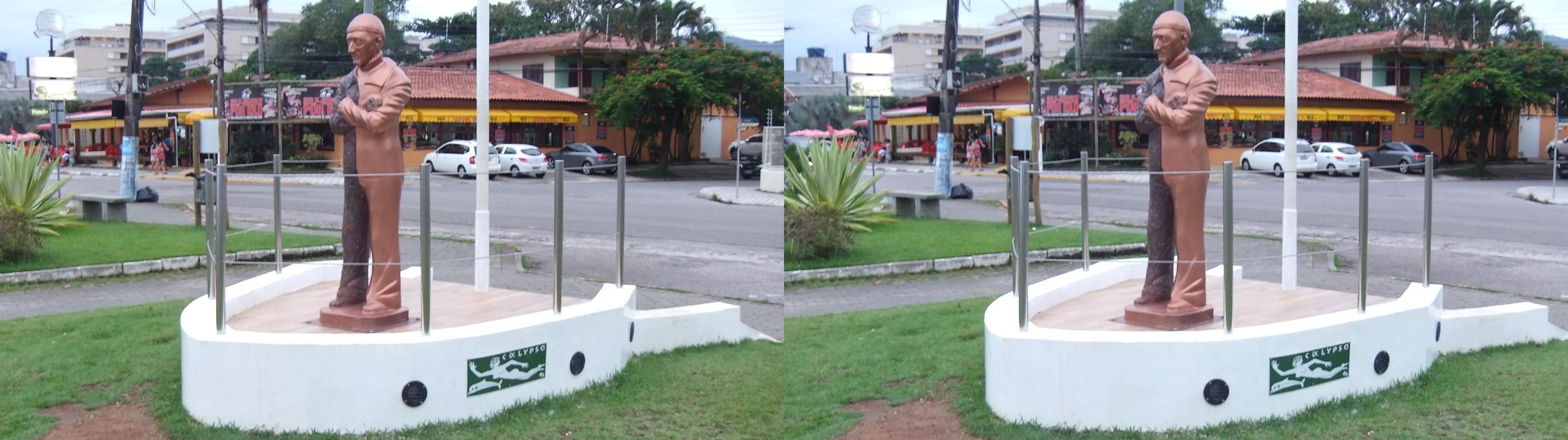 Jacques Cousteau Statue - Ubatuba, SP Brasil - view 02