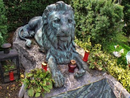 Lion Memorial