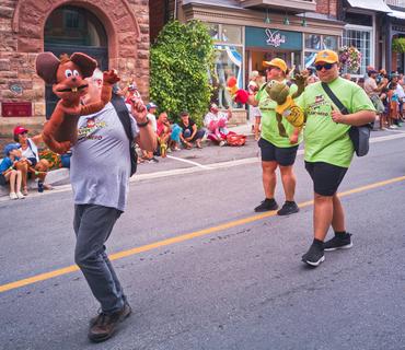 Parade 12