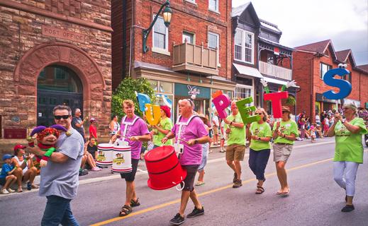 Parade 02