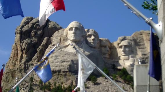 Mt. Rushmore & flags