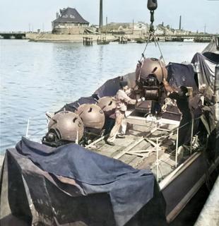 068 - Mines being loaded on to a boat