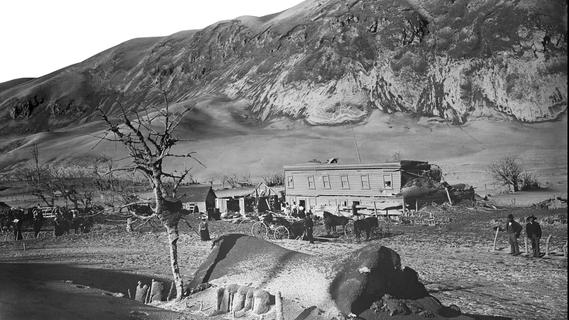 McRae’s Hotel at Te Wairoa after the eruption 1886