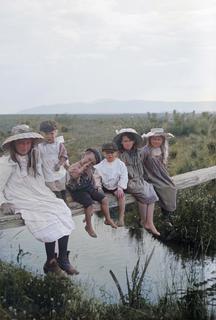 Children on a plank, 1880-1925.
