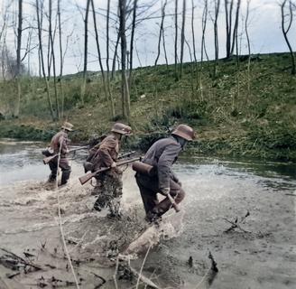 005 - German soldiers crossing a river