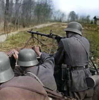 006 - WW2 'Germans advancing on France'